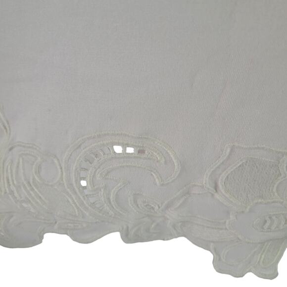 Chico's Size 2 US M Embroidered Cut-Out Lace-Hem Tee White Feminine Minimalist - Picture 4 of 9